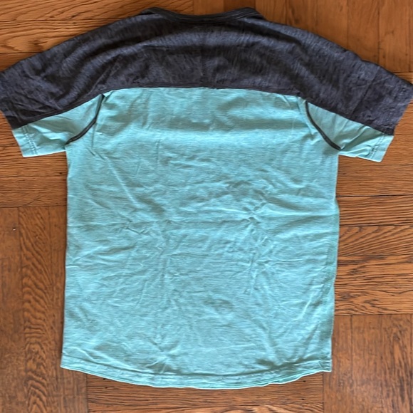 American eagle “active flex” t shirt - Picture 3 of 3
